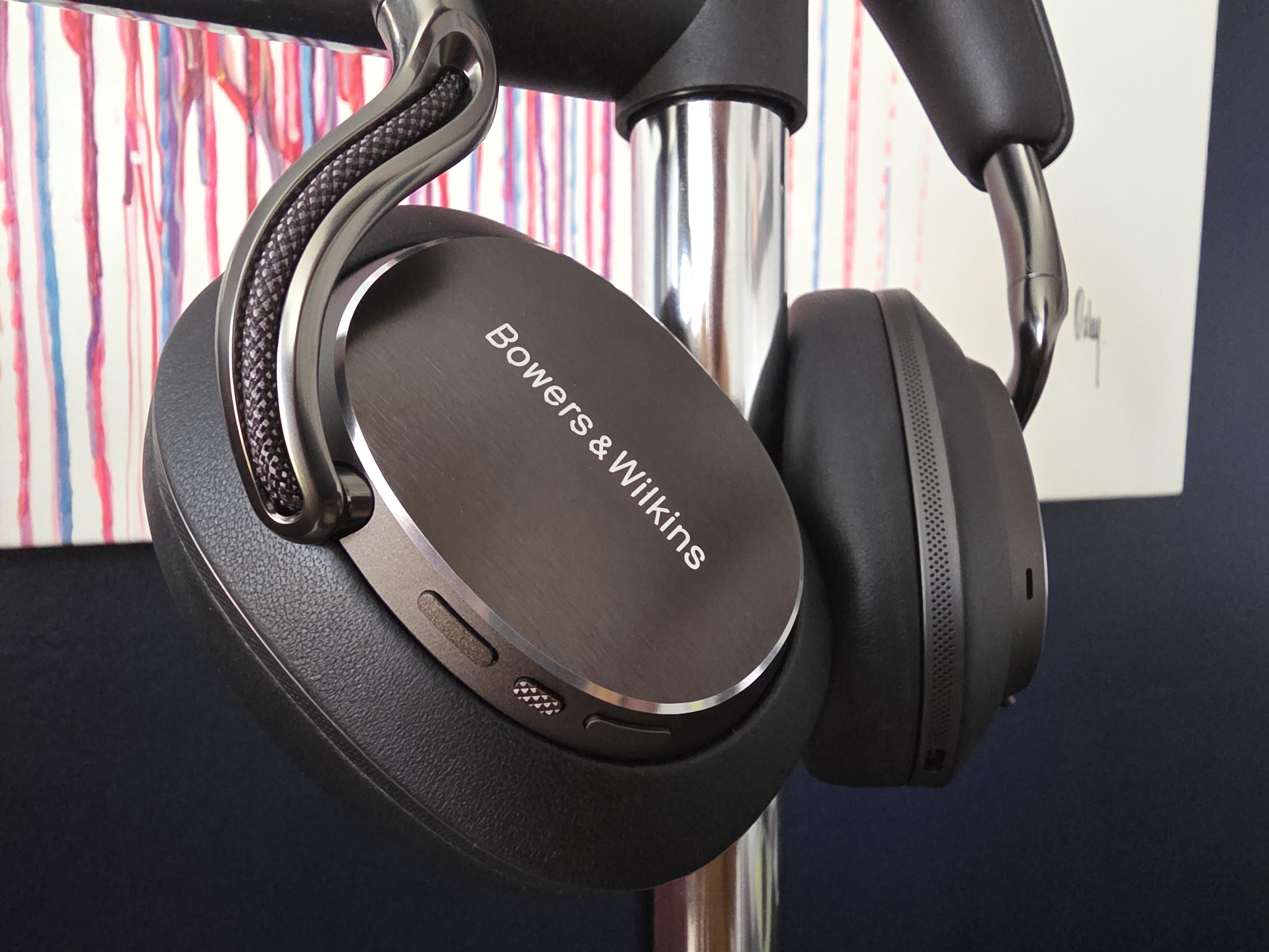 Bowers &amp;amp; Wilkins px8 s2 zoomed in