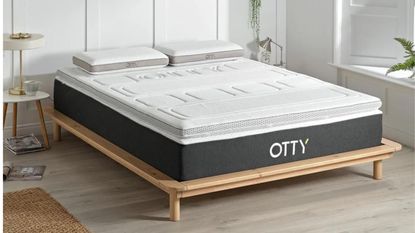 Best mattress topper in nice room with otty mattress 