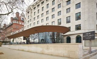 New Scotland Yard curved glassed entrance