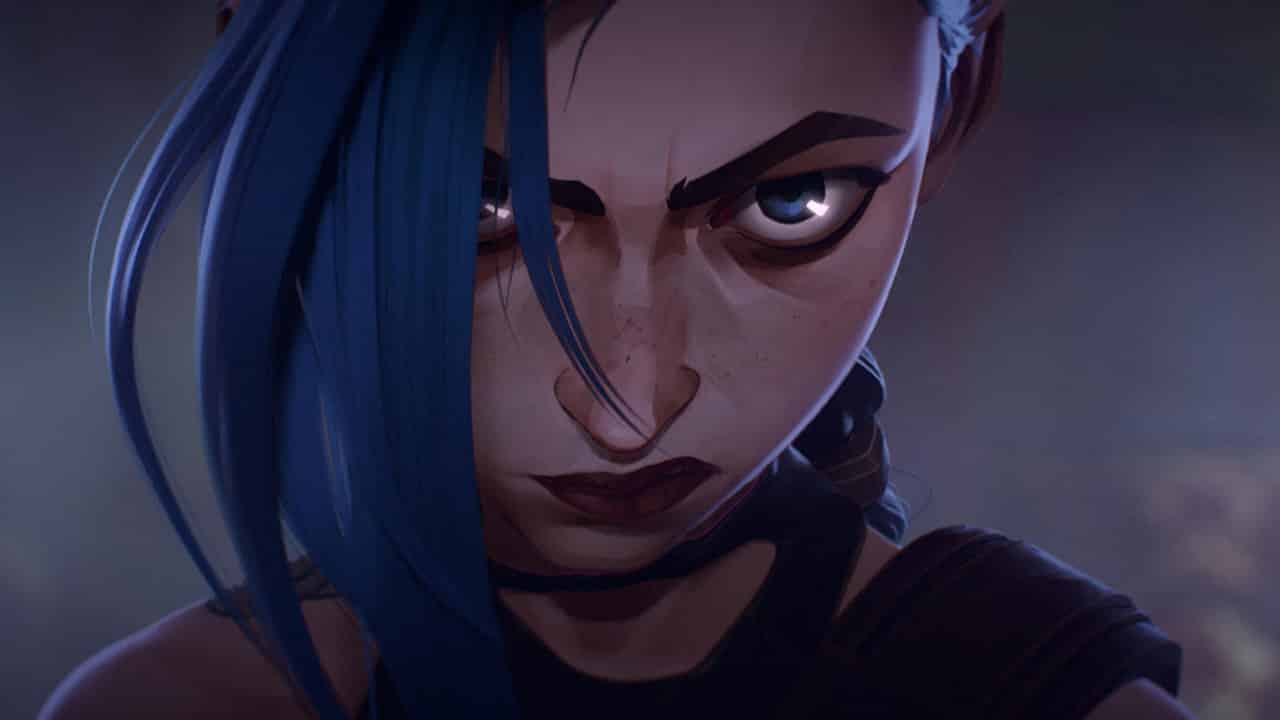 Et nærbillede af en vred Jinx i Arcane sæson 1 på Netflix.
