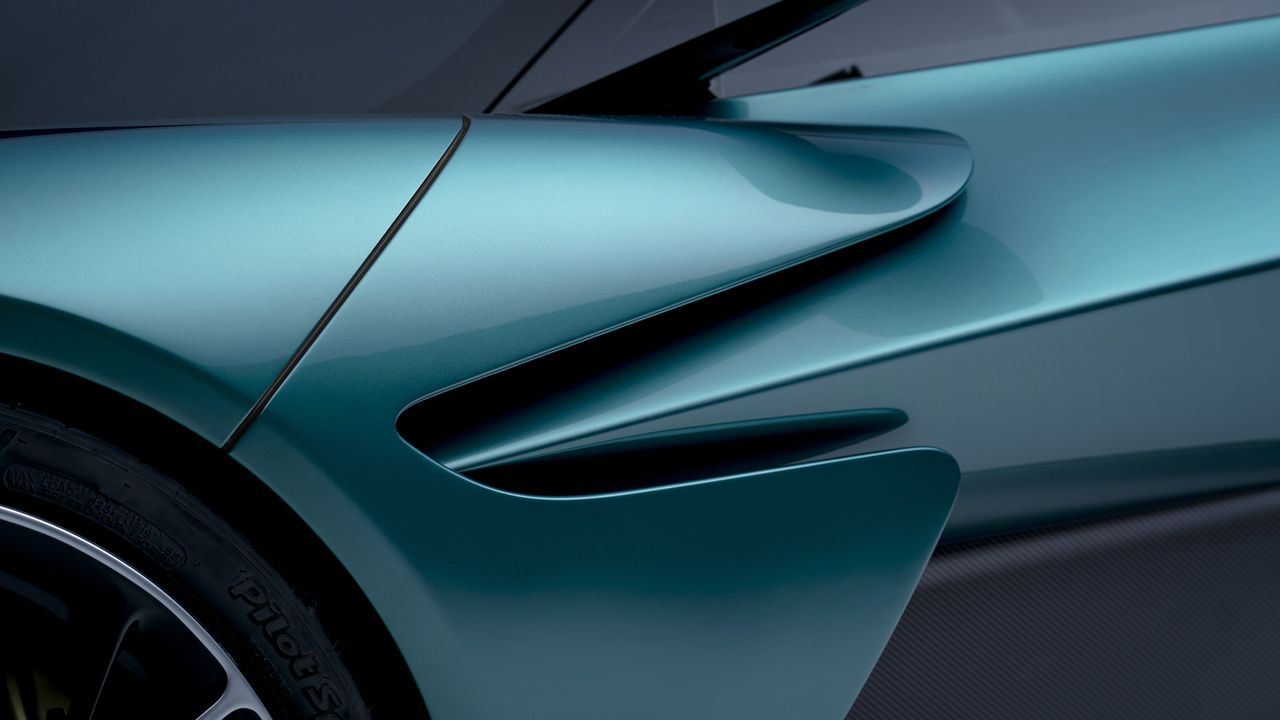 Aston Martin Valhalla