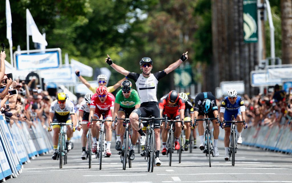 Mark Cavendish celebrates winning stage 8