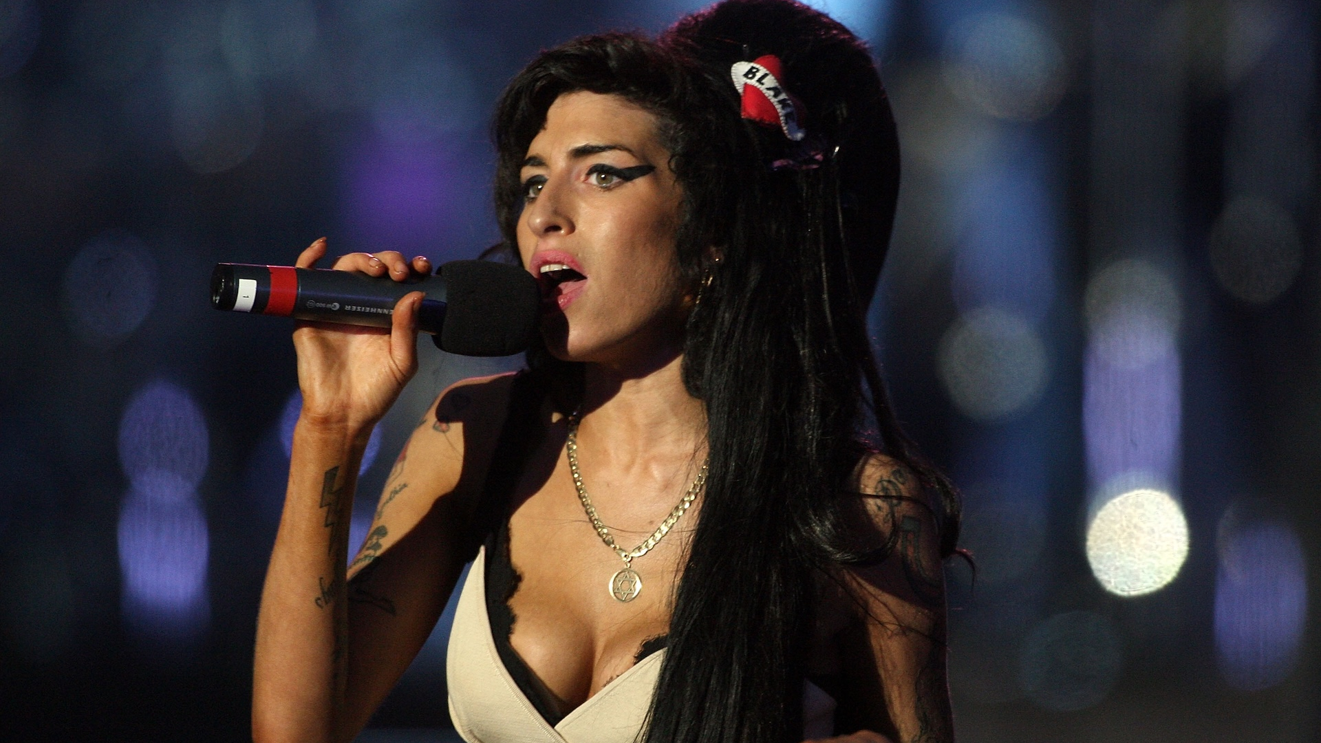 Amy Winehouse performing 
