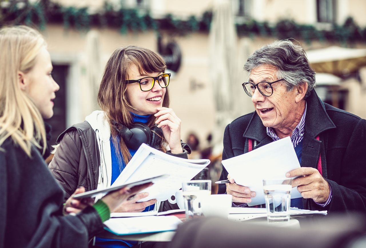 Going Back to School at 60? The Lifelong Learning Secret for Retirees