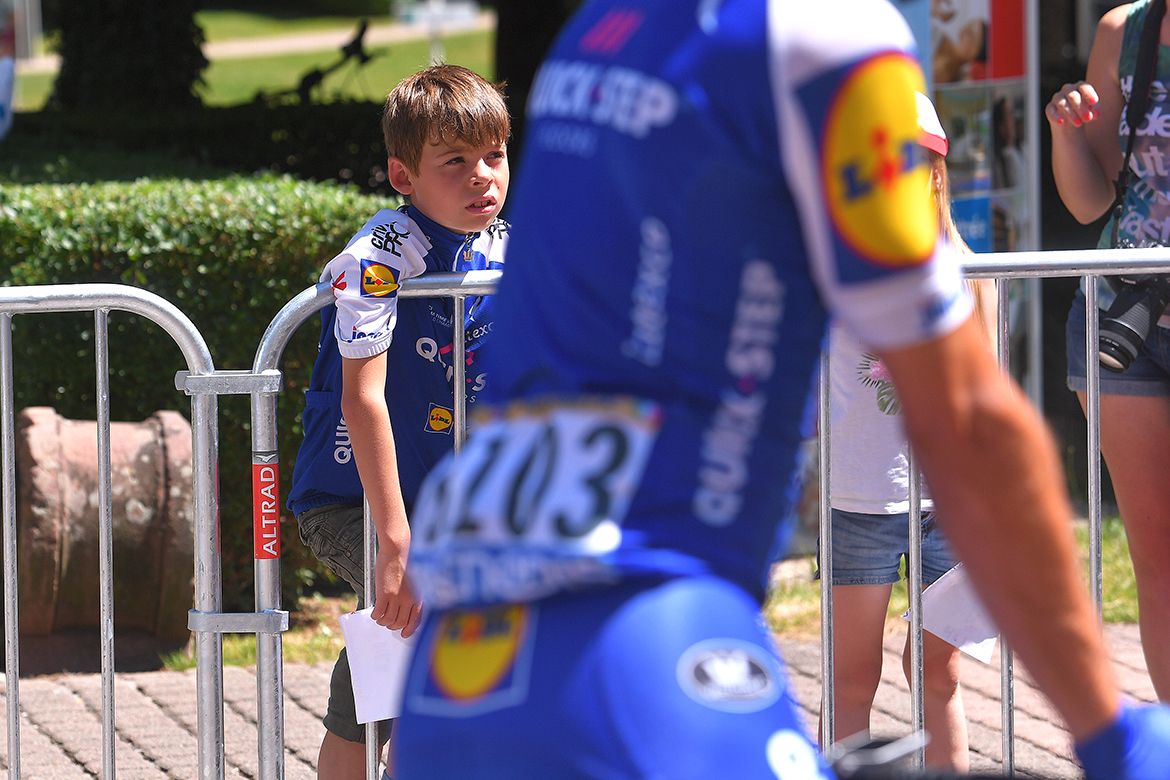 A young fan sees his idols