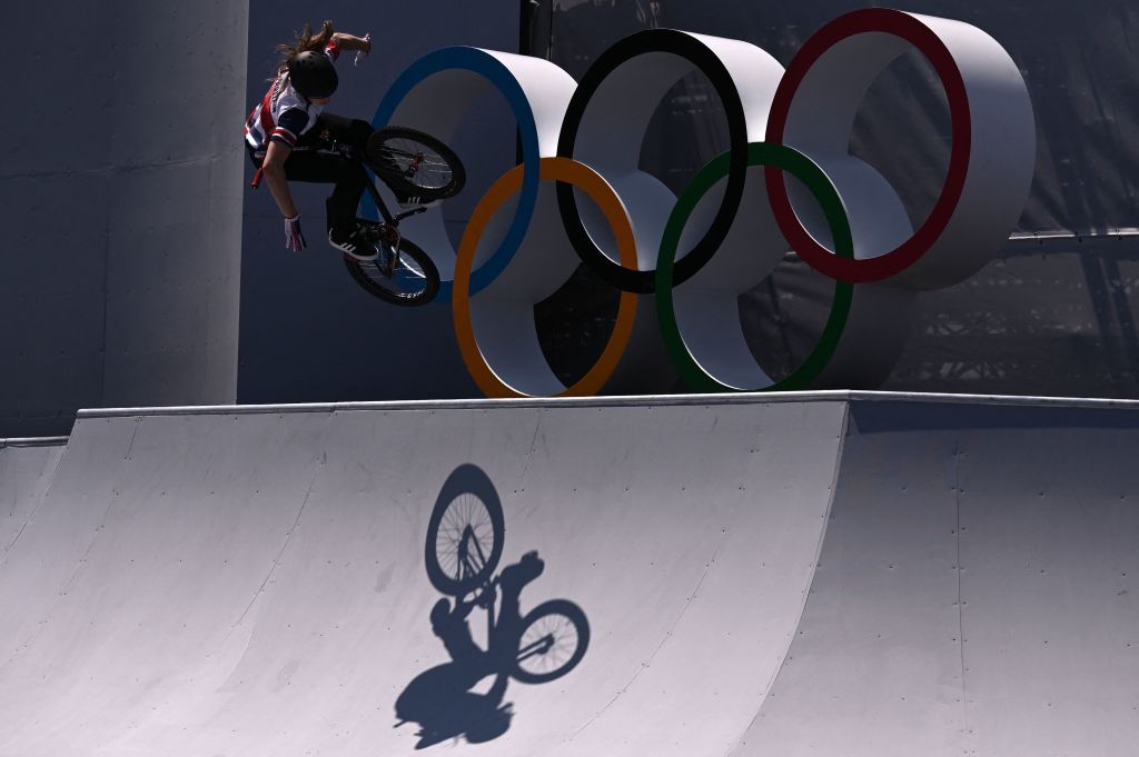 TOPSHOT Britains Charlotte Worthington competes in the cycling BMX freestyle womens park final at the Ariake Urban Sports Park during the Tokyo 2020 Olympic Games in Tokyo on August 1 2021 Photo by Jeff PACHOUD AFP Photo by JEFF PACHOUDAFP via Getty Images