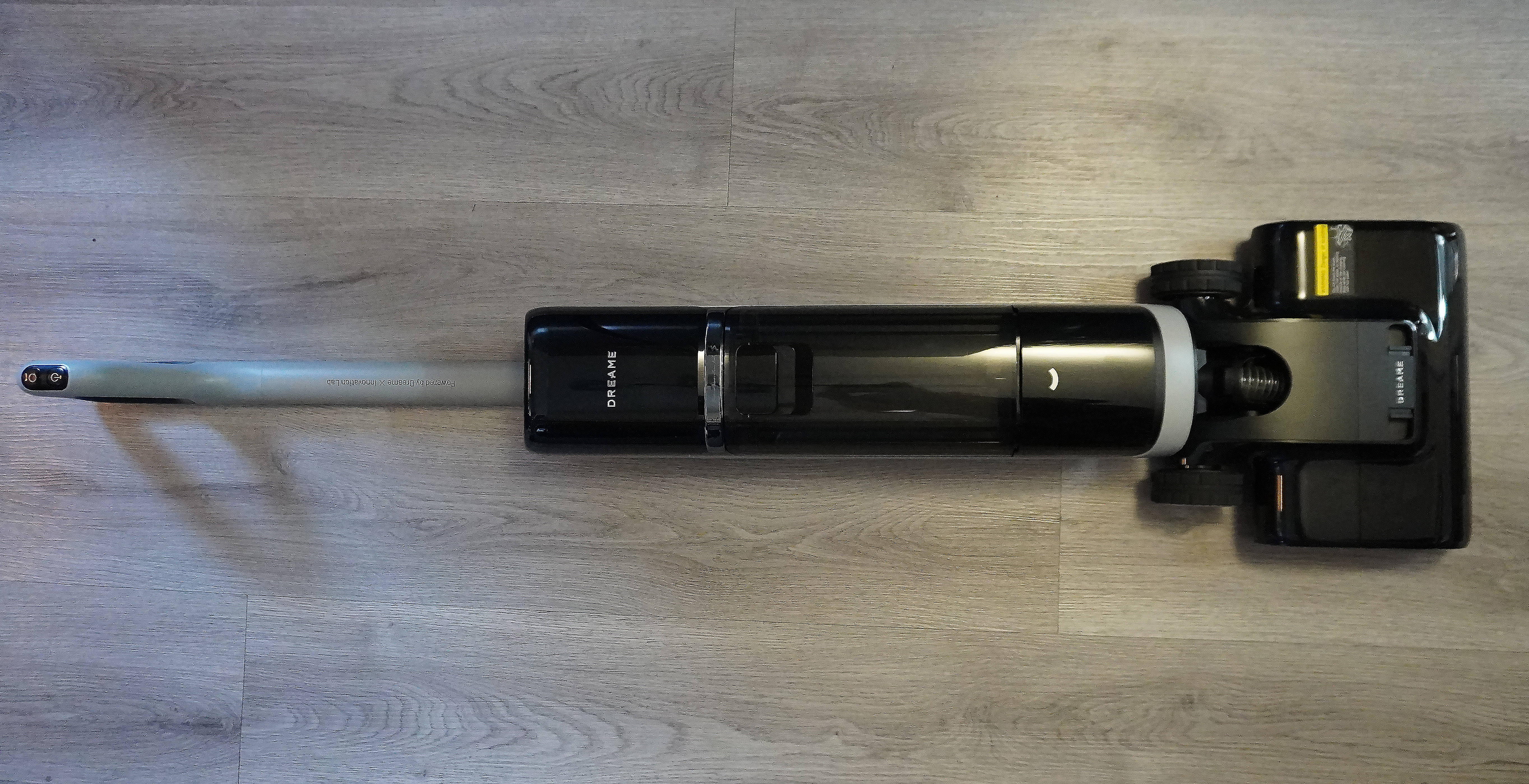 Dreame H15 Pro Heat wet and dry vacuum photographed on a carpet.