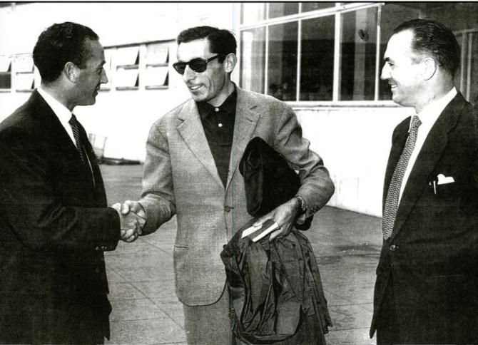 Fausto Coppi is greeted by Jim McQuaid and CRE president Paddy McQuaid on arrival at Dublin airport in 1959