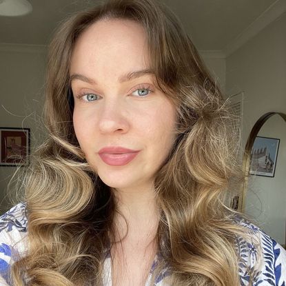 valeza wearing the Fjör Hydrolytic Serum