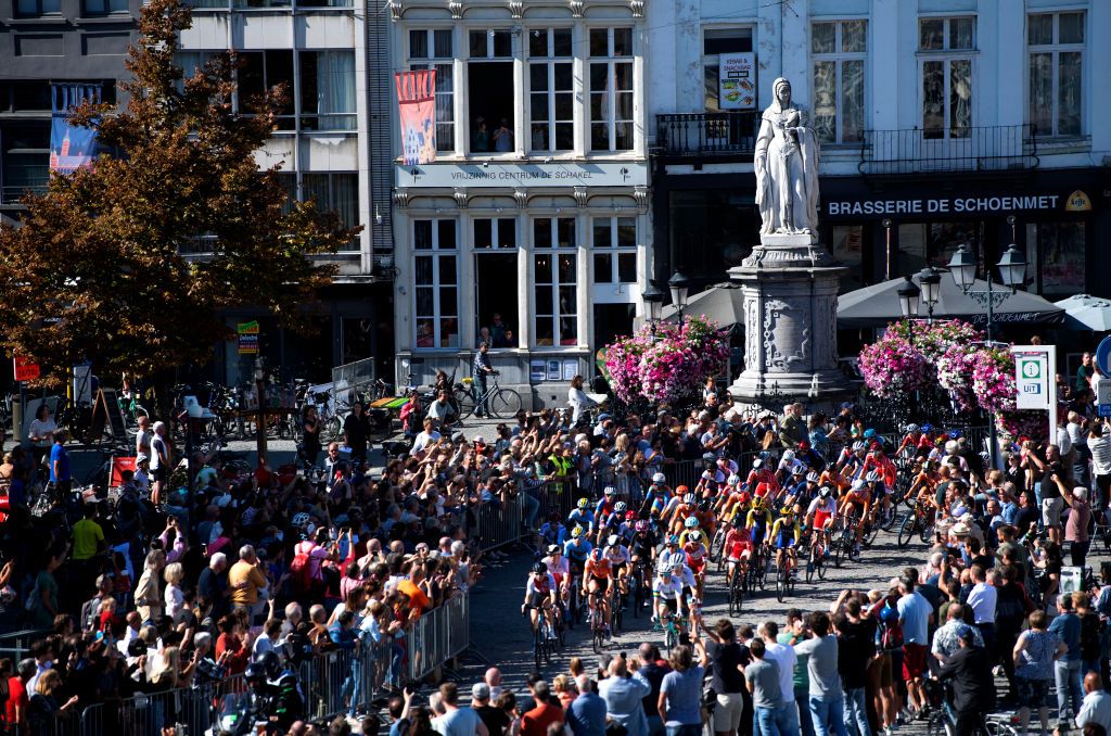 LEUVEN BELGIUM SEPTEMBER 25 A general view of the peloton during the 94th UCI Road World Championships 2021 Women Elite Road Race a 1577km race from Antwerp to Leuven flanders2021 on September 25 2021 in Leuven Belgium Photo by Kristof RamonPoolGetty Images
