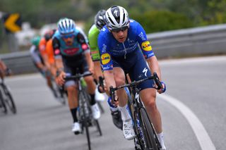 ALTO DO MALHO LOUL Portugal 09 Mei Michael Murkov dari Denmark dan tim Deconink QuickStep melepaskan diri selama 47 Volta Ao Algarve 2021 Stage 5, fase 1701 km dari Albufeira ke Alto do Malho 510m Loul VoltAlgarve VAlgarve2021 pada 09 Mei 2021 di Alto Portugal Foto oleh Luc Claesen, Getty Images