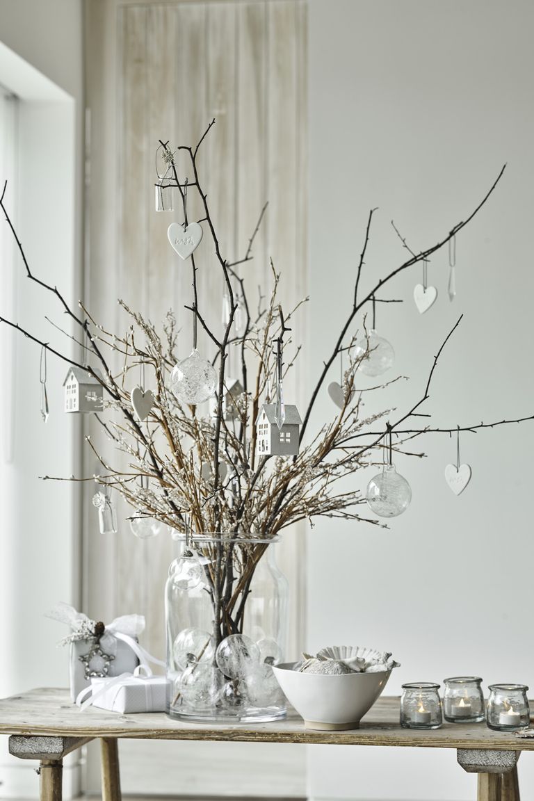 Decorating With Baubles: Creative And Stylish Christmas Decorating Ideas