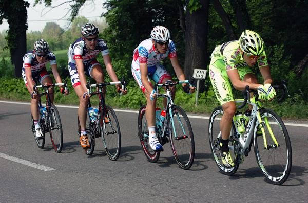 Pier Paolo de Negri (Farnese Vini-Selle Italia) takes his turn at the front of the break.