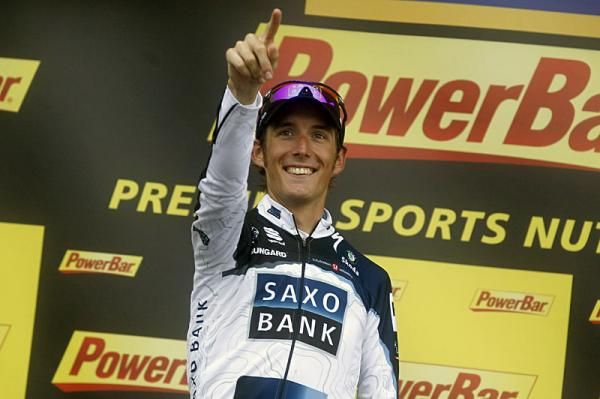 Andy Schleck (Saxo Bank) salutes the crowd.