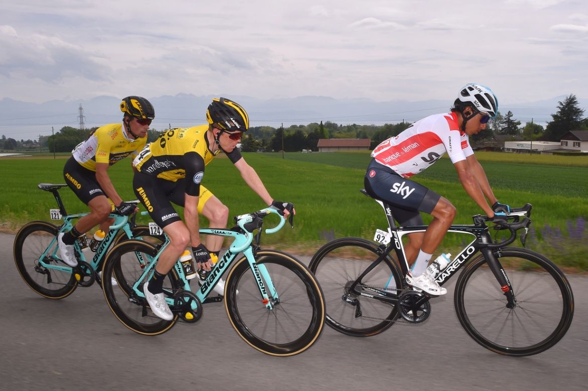 Egan Bernal leads Steven Kruijswijk and Primoz Roglic