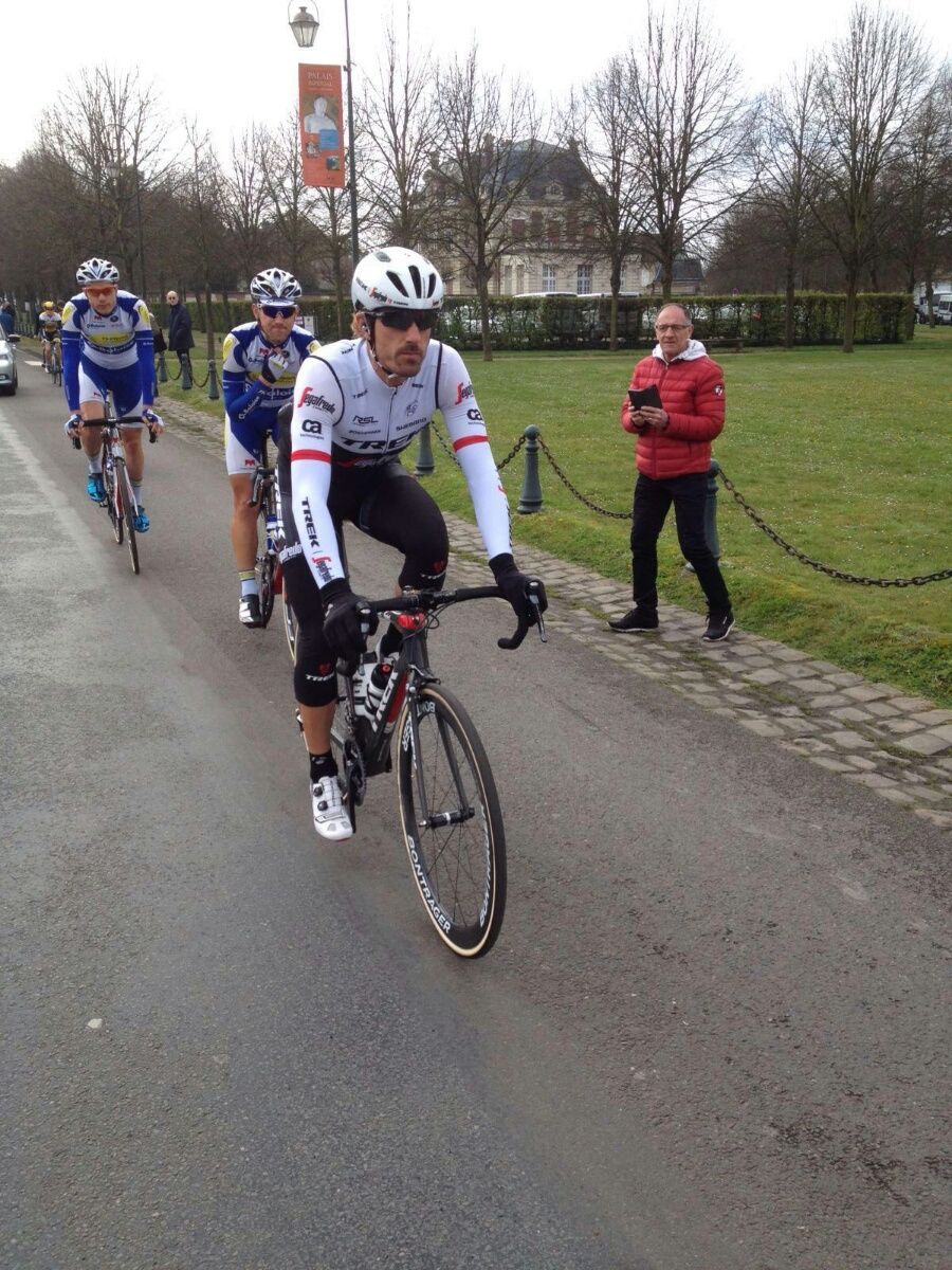 Fabian Cancellara rides to sign on