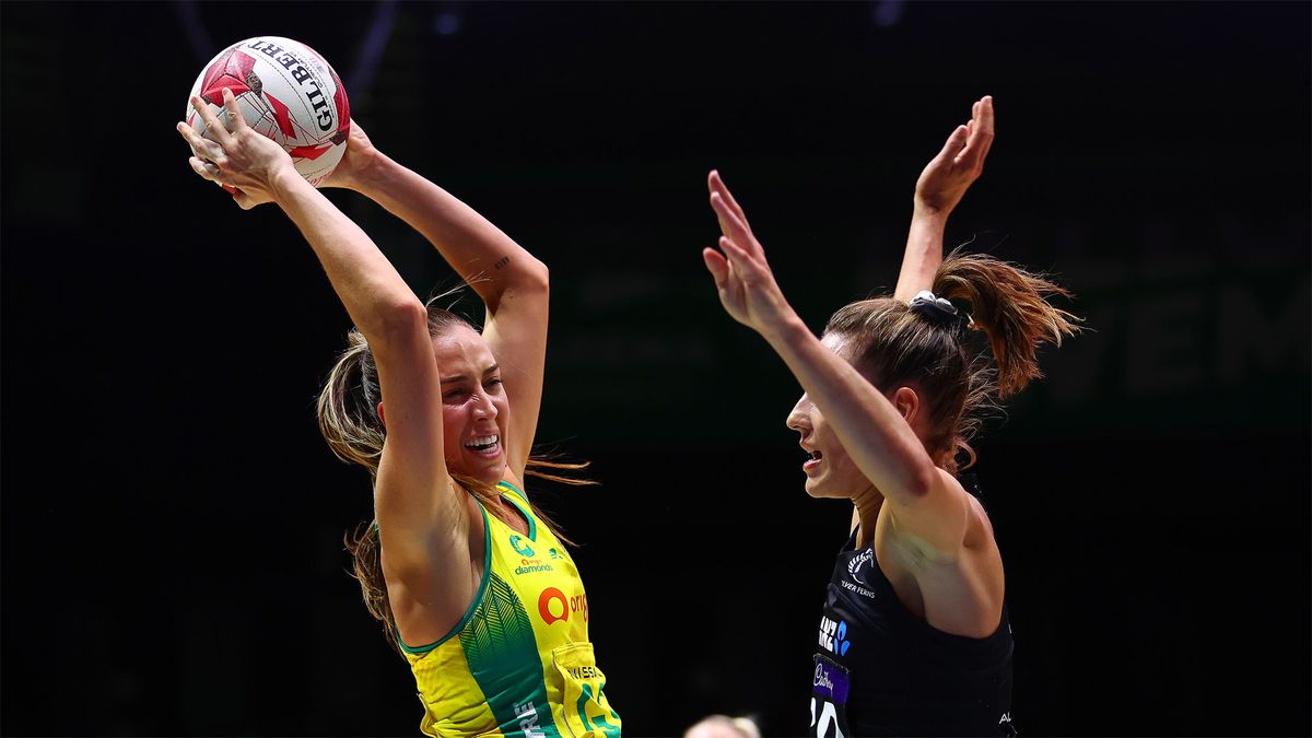 Australia&#039;s Kara Koenen wins the ball against New Zealand&#039;s Karin Burger in a January 2024 Netball Nations Cup match.