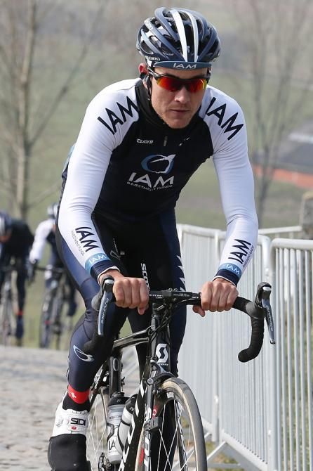 Heinrich Haussler (IAM Cycling) is well known for not wearing gloves, no matter how cold it is.