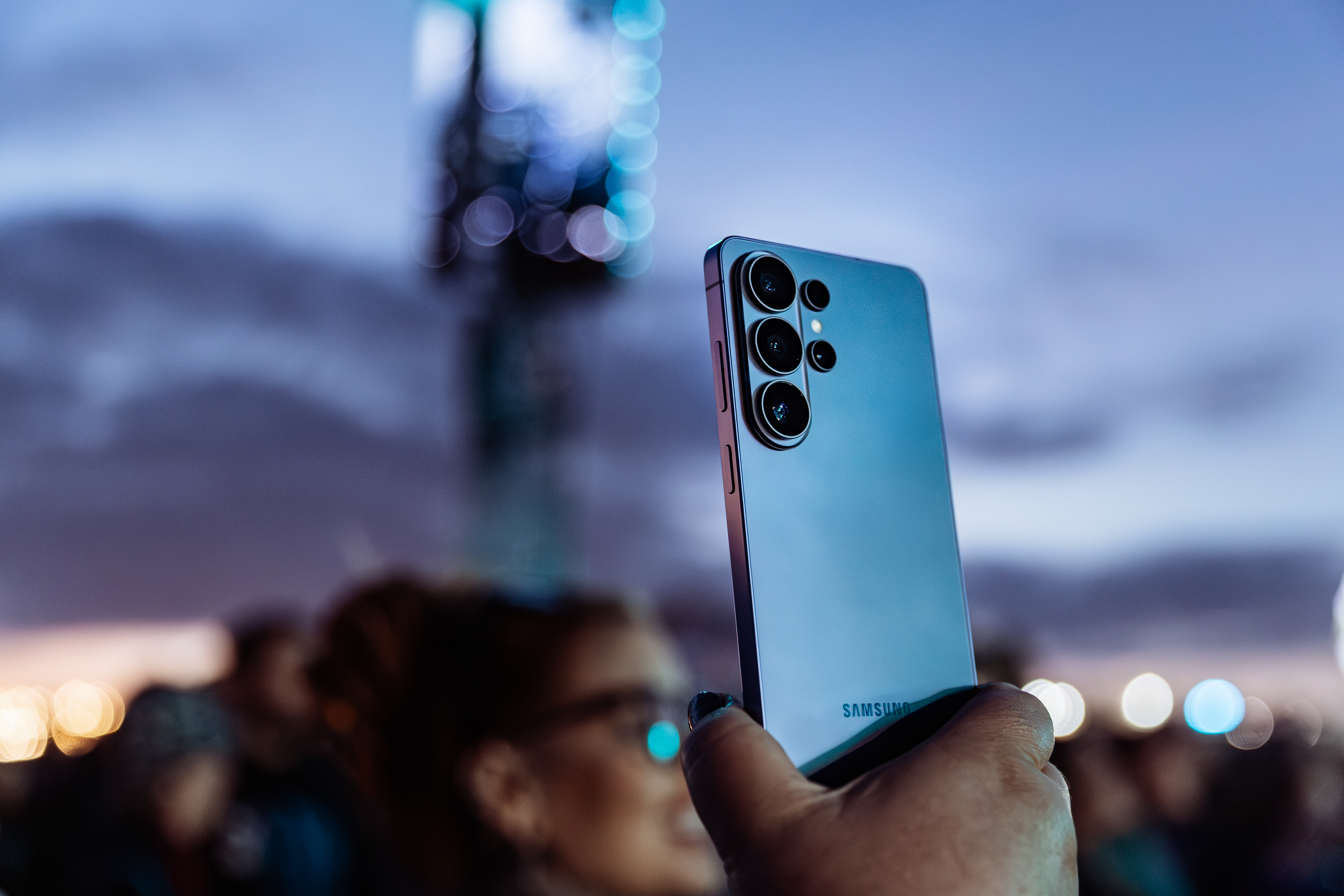 Someone films a concert with the Samsung Galaxy S26 Ultra