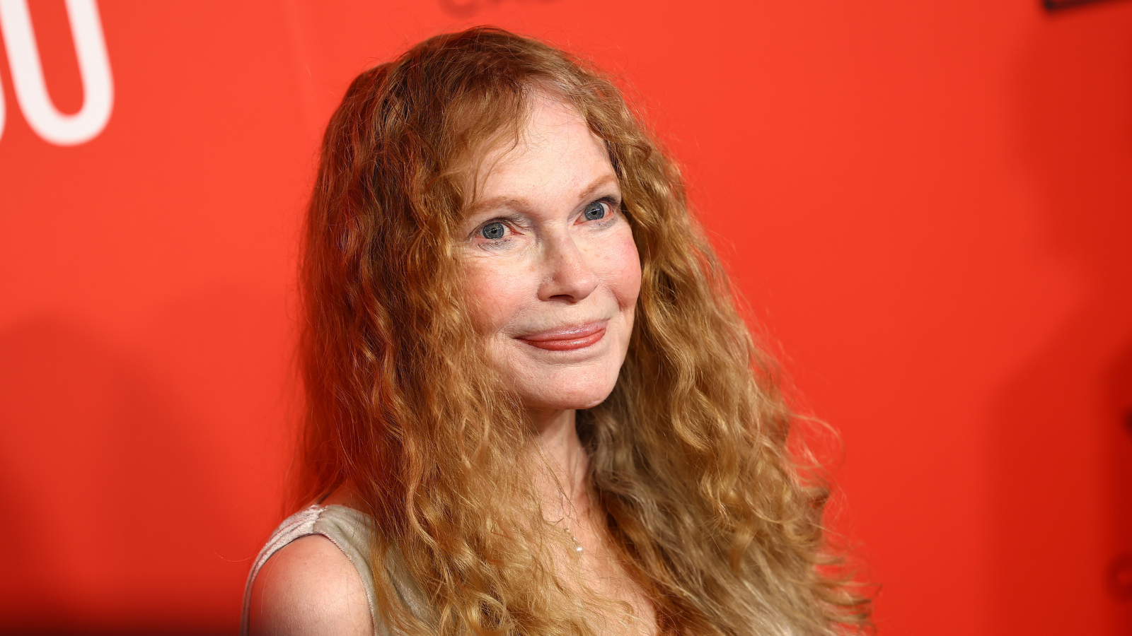Real estate experts say Mia Farrow's house exterior paint has a 'sheer uniqueness' that's worth the risk