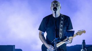 David Gilmour, onstage 