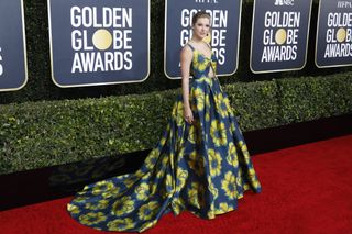 Taylor Swift on the golden globes 2020 red carpet wearing a floral print blue and yellow dress