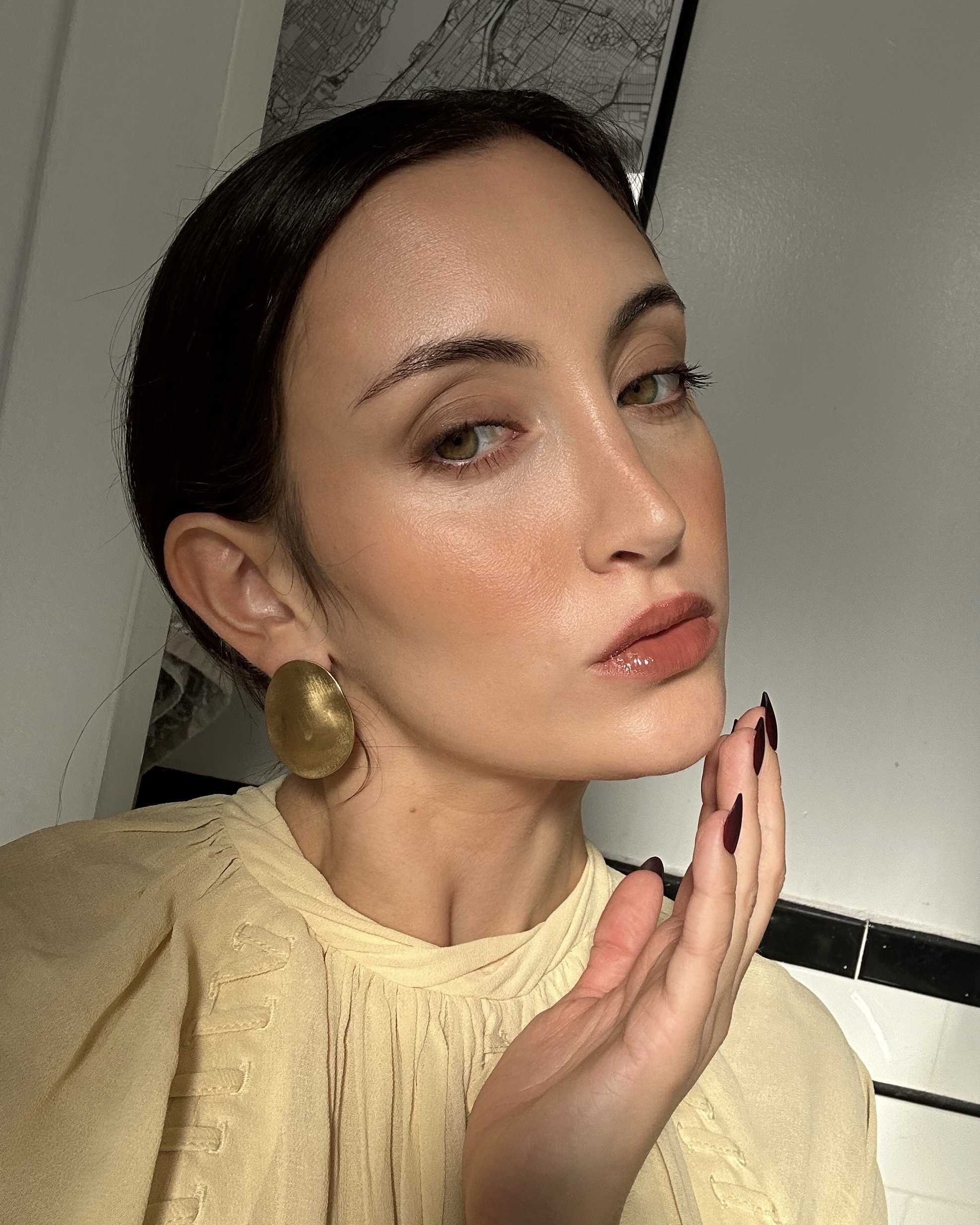 Associate beauty editor Alyssa Brascia wearing brown mascara.