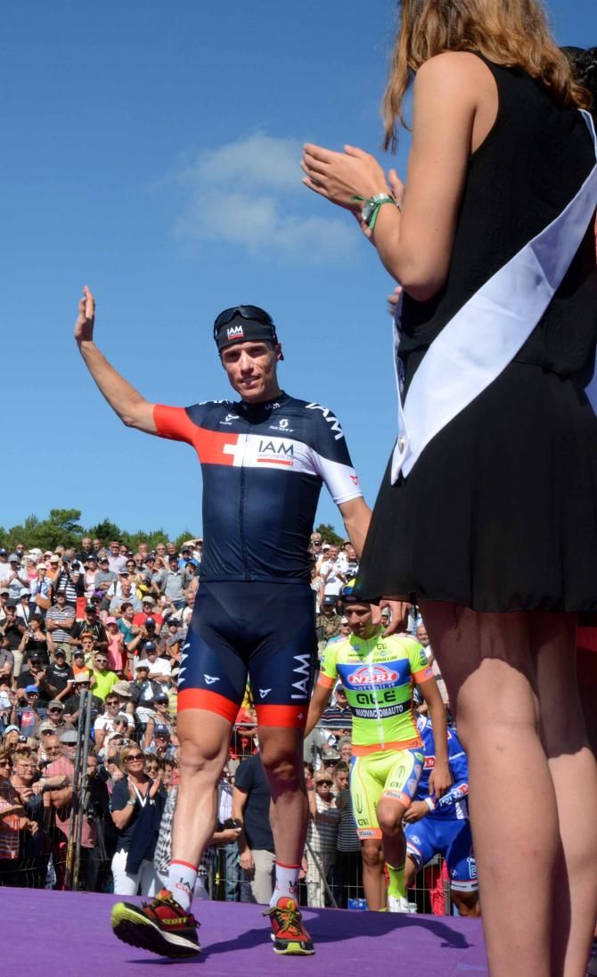 Sylvain Chavanel (IAM Cycling) waves to the crowd
