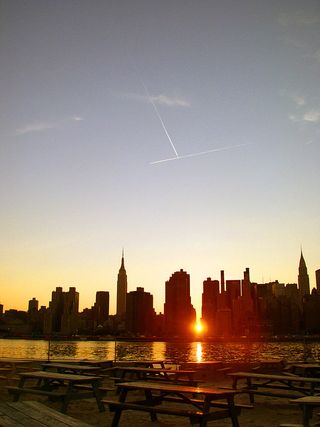 mahattanhenge new york sunset