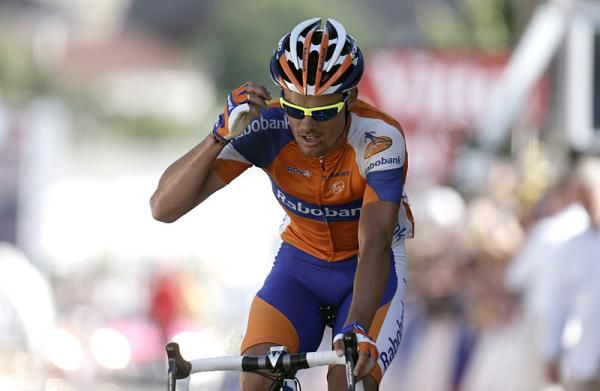 Luis Leon Sanchez (Rabobank) crosses the finish line in fourth place, 23 seconds down on stage winner Thomas Voeckler.