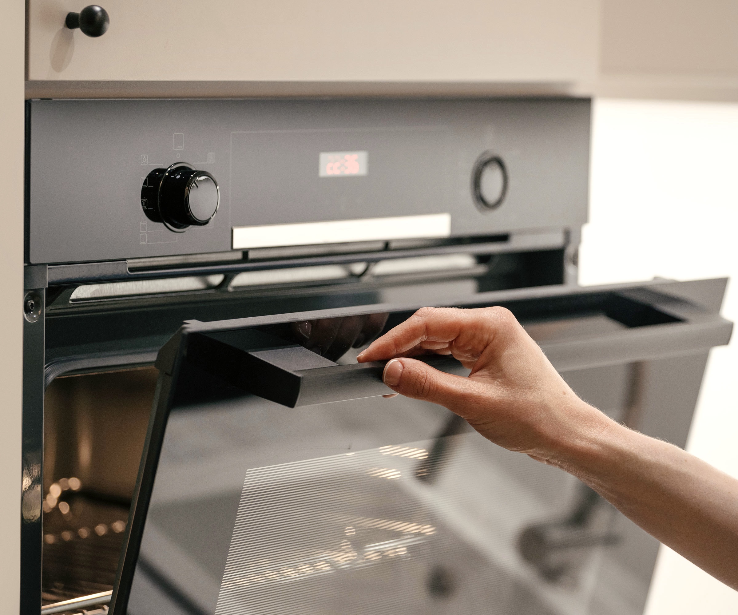 using electric oven and opening the lid