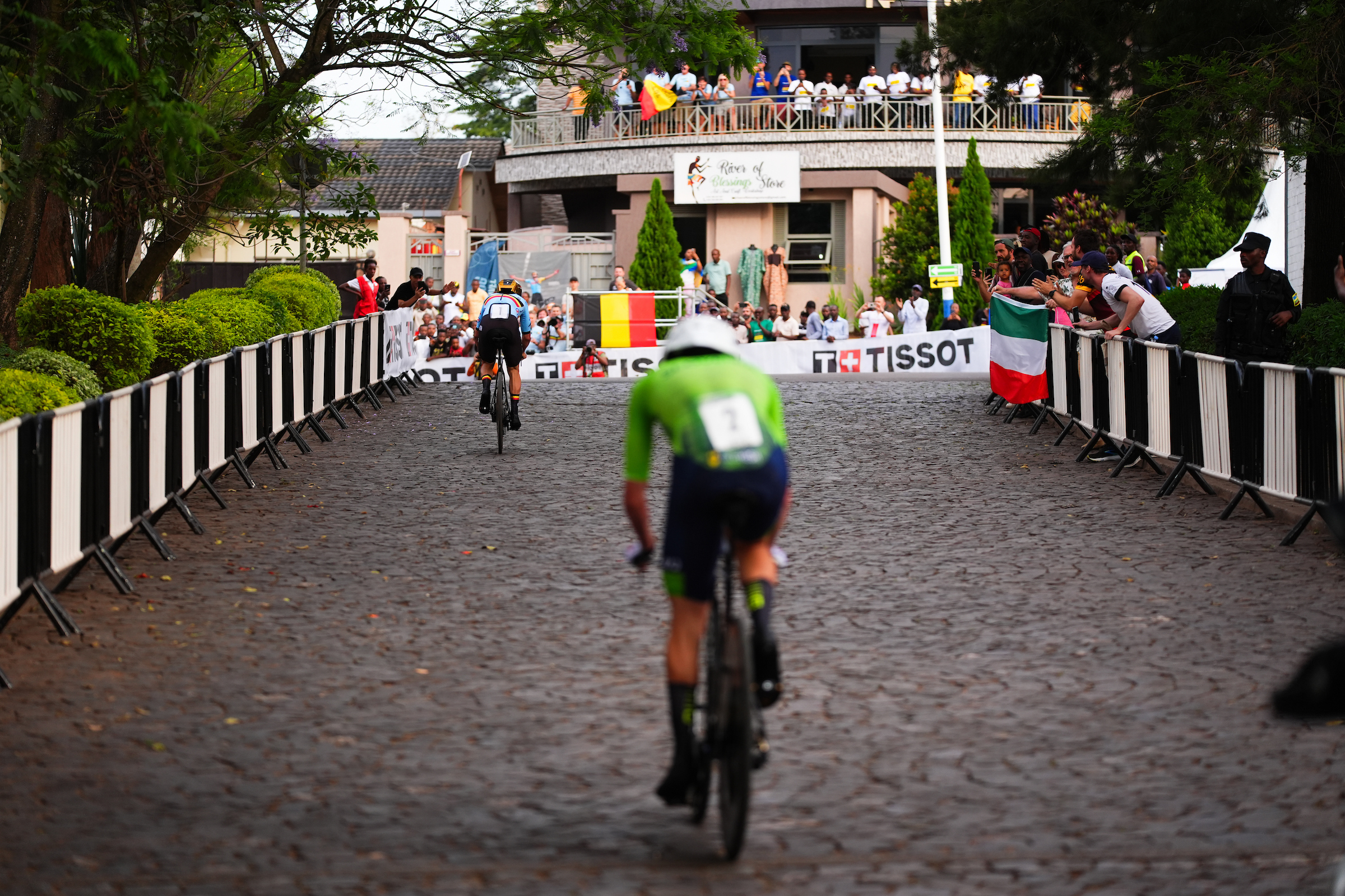 2025 UCI Road World Championships - BK Arena to Kigali Convention Centre, Kigali, Rwanda - Men Elite Individual Time Trial (ITT) - Remco Evenepoel (Belgium) catches Tadej Pogacar (Slovenia)