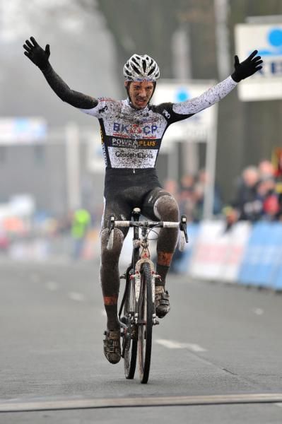 Danny Van Poppel (BKCP - Powerplus) celebrates his victory in the Junior men's race.