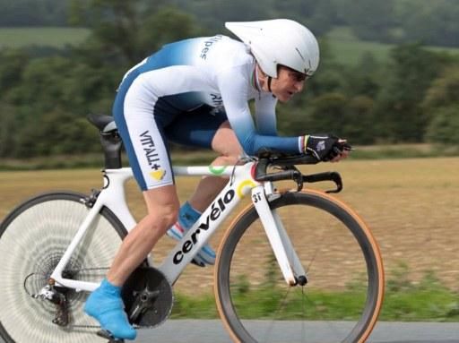 Jeannie Longo powers her way to her 58th national title.
