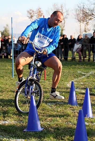 Bettini showing off his handling skills.