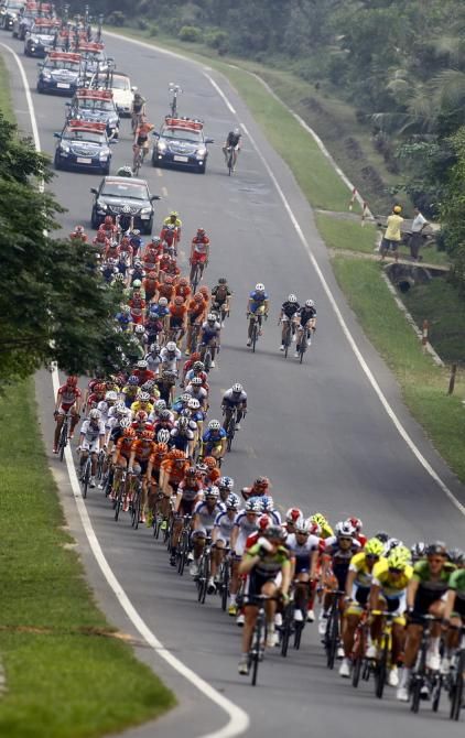 The peloton on stage 3