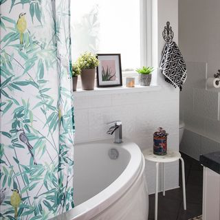 bathroom with white tiles wall and plants