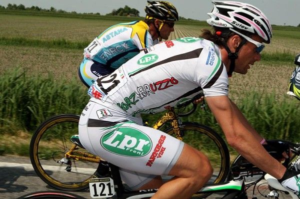 Danilo Di Luca (LPR Brakes-Farnese Vini) with Forzabruzzo on his jersey.