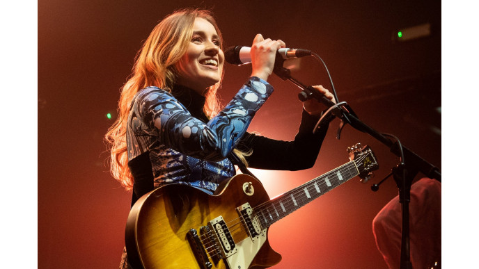 This singer is trying to find the stranger who inspired her new song