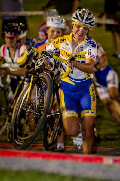 Amy Dombroski (Telenet-Fidea) moves to the front through the sandy stair run up.