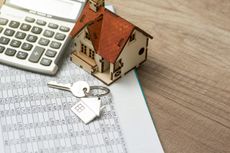 Model house and house keys on top of a spreadsheet with a calculator