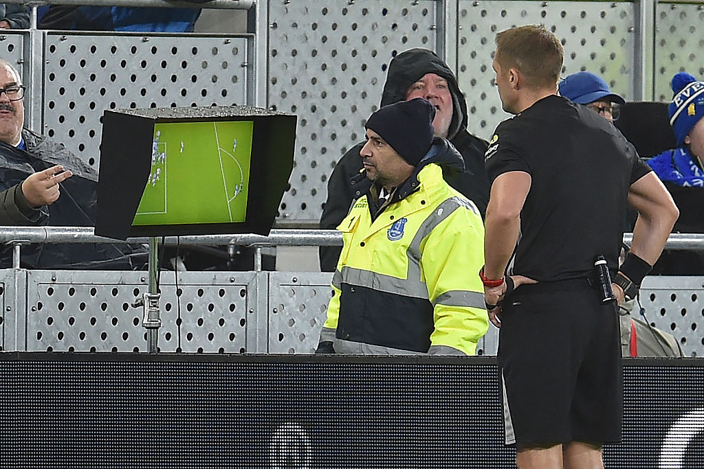 English referee Craig Pawson consults the pitch-side monitor before disallowing an Everton goal during the English Premier League football match between Everton and Tottenham Hotspur at Hill Dickinson Stadium in Liverpool, north west England on October 26, 2025. (Photo by PETER POWELL / AFP) / RESTRICTED TO EDITORIAL USE. No use with unauthorized audio, video, data, fixture lists, club/league logos or 'live' services. Online in-match use limited to 120 images. An additional 40 images may be used in extra time. No video emulation. Social media in-match use limited to 120 images. An additional 40 images may be used in extra time. No use in betting publications, games or single club/league/player publications. /