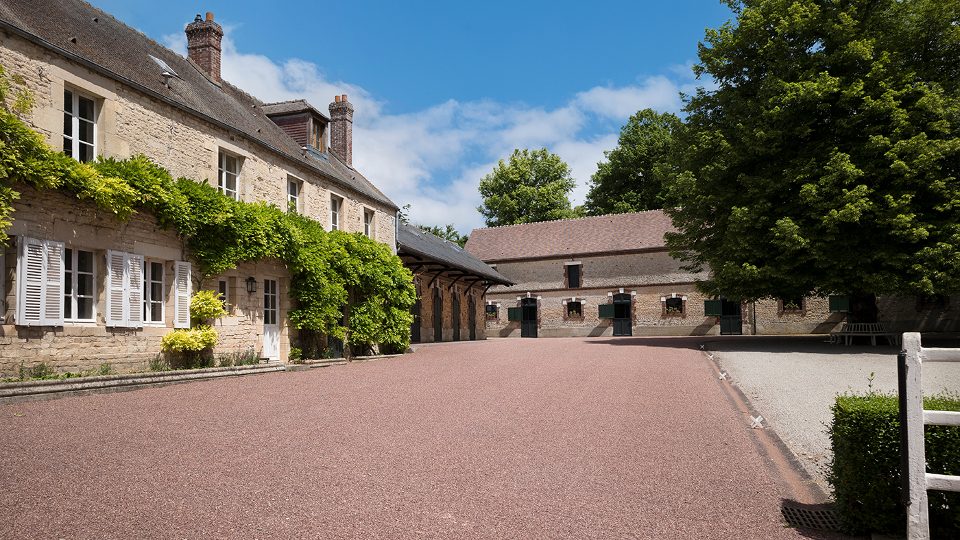Stud-farm-22Fresnay-le-Buffard22-c-Engel-V%C3%B6lkers-Market-Center-Paris-9.jpg