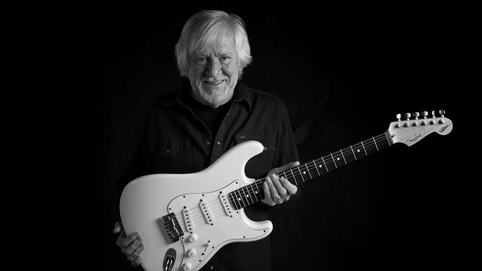 A photo of English guitarist Tim Renwick