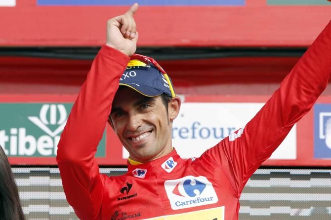 Alberto Contador in red at the Vuelta a Espa&ntilde;a.