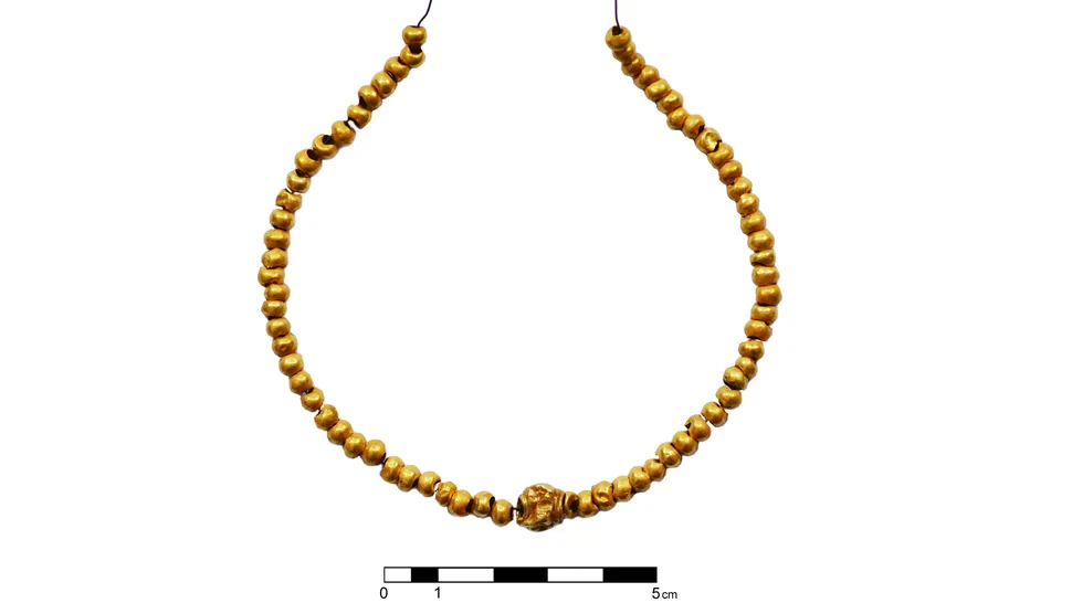 Un pendentif en or « fleur de lotus » de l’époque de la reine Néfertiti découvert à Chypre (diaporama + vidéo sur Bidfoly.com) By Jack35 SSELofjp655yiHNxus9eiL-970-80.jpg