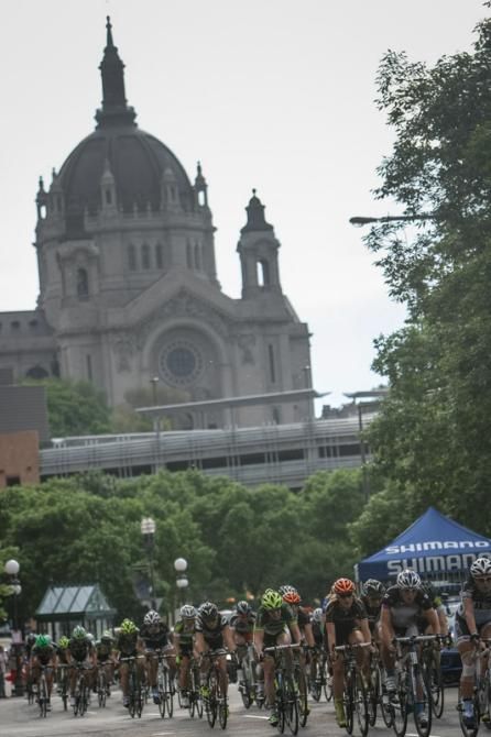 The women head back towards downtown