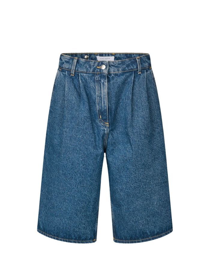 Saks Potts, Dani Shorts