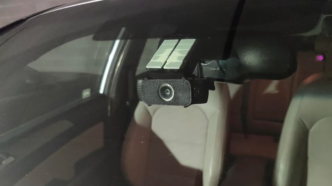 This Raspberry Pi dashcam continuously records even when your car is ...