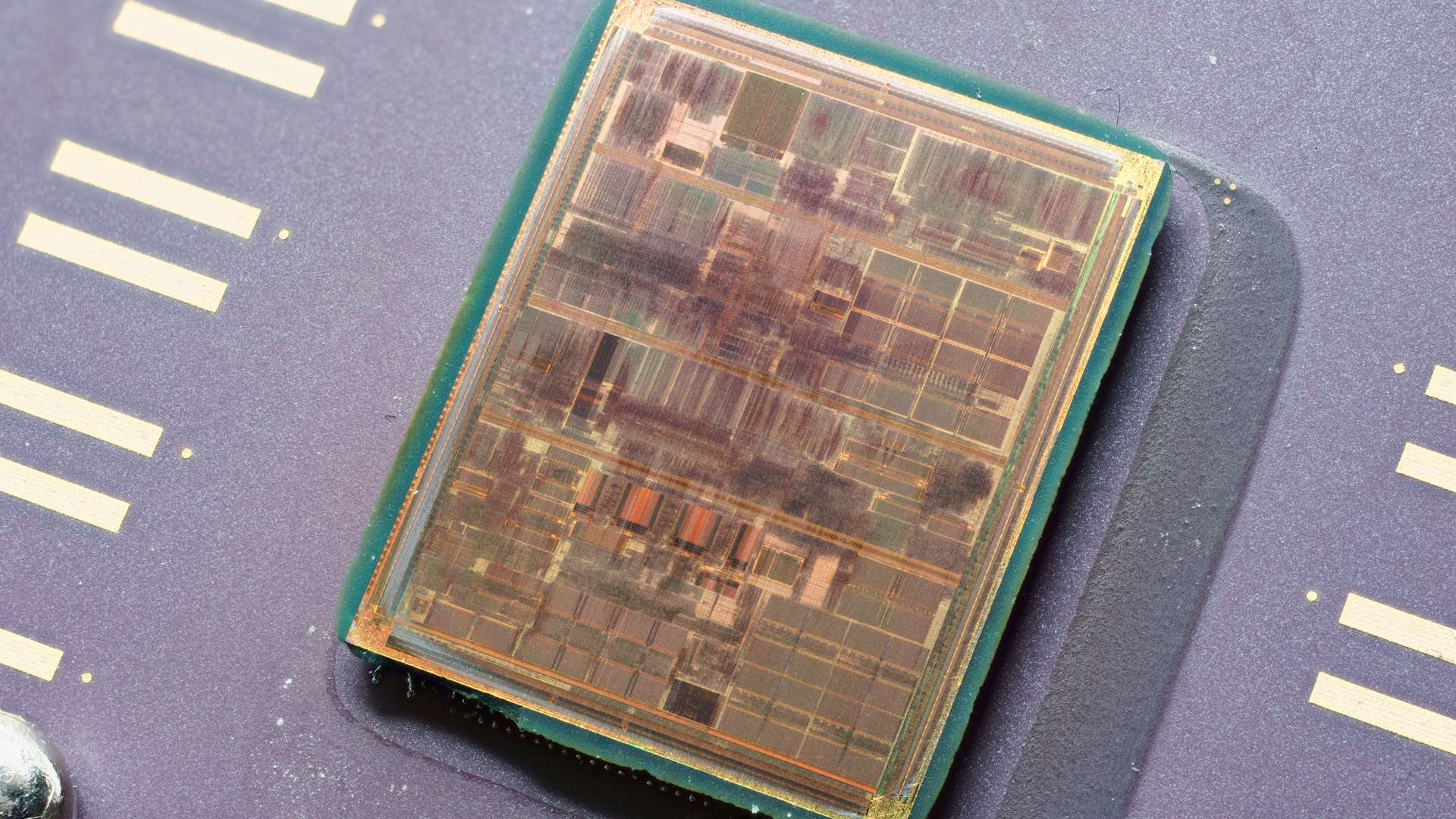  An old AMD Athlon K7 Easter egg has a revolver and map of Texas etched onto the chip. They don't make em like that anymore, eh? 